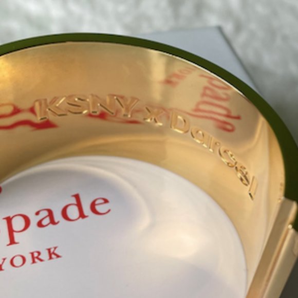 kate spade x Darcel | Donut Taxi Magnetic Hinged Bangle - Picture 10 of 11